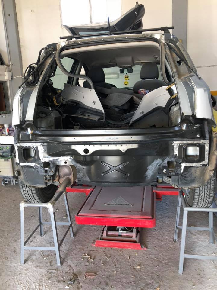 riparazione di un'automobile