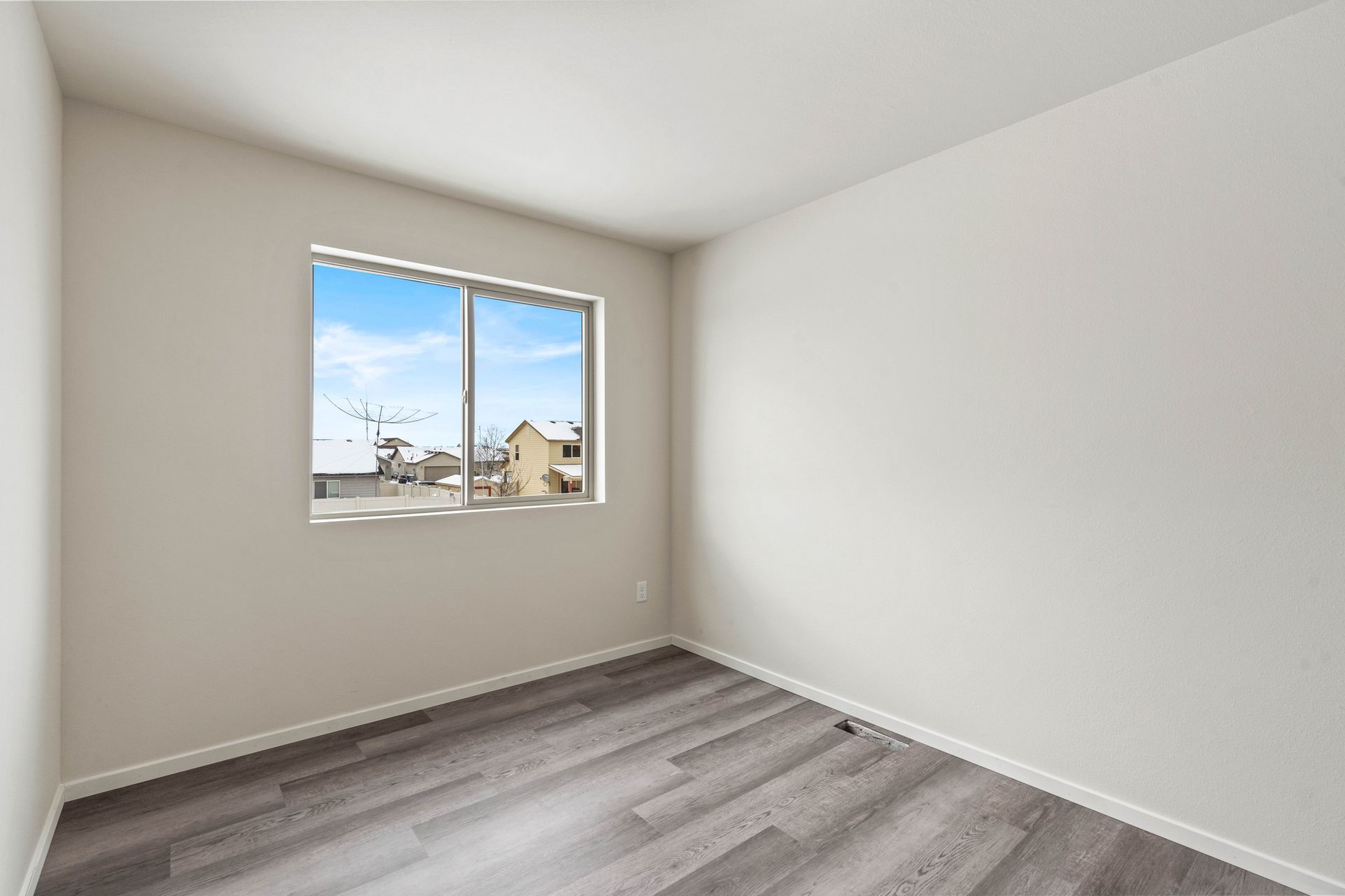 Fruitvale Townhomes room with window 2