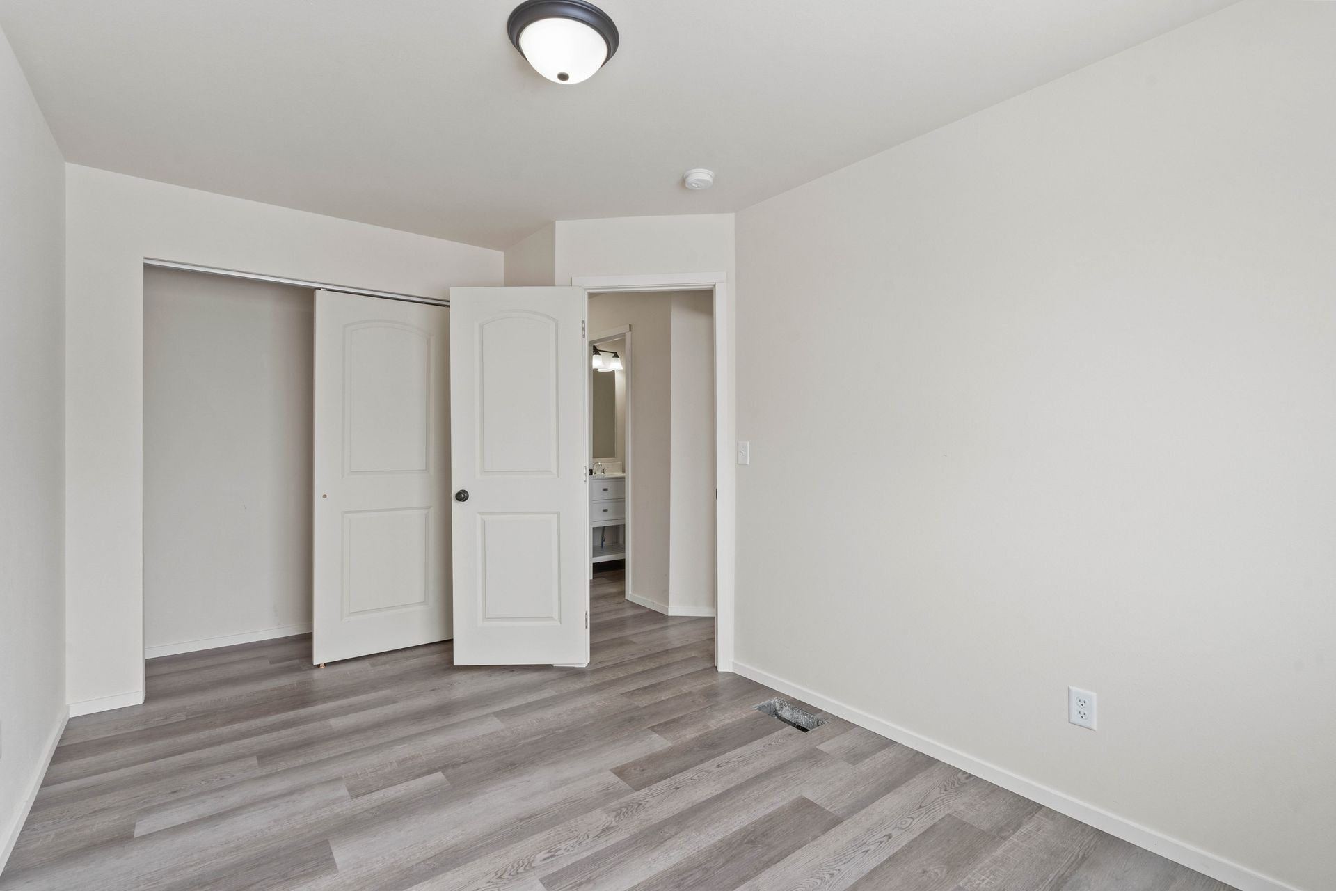 Fruitvale Townhomes closet 2