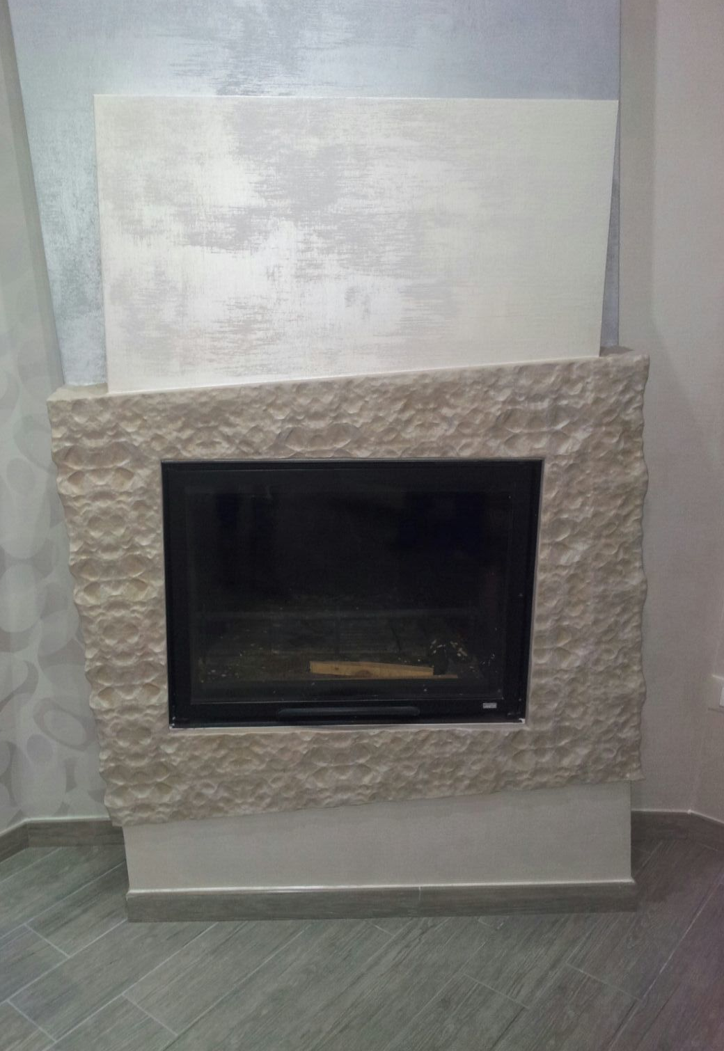 RIVESTIMENTO CAMINETTO