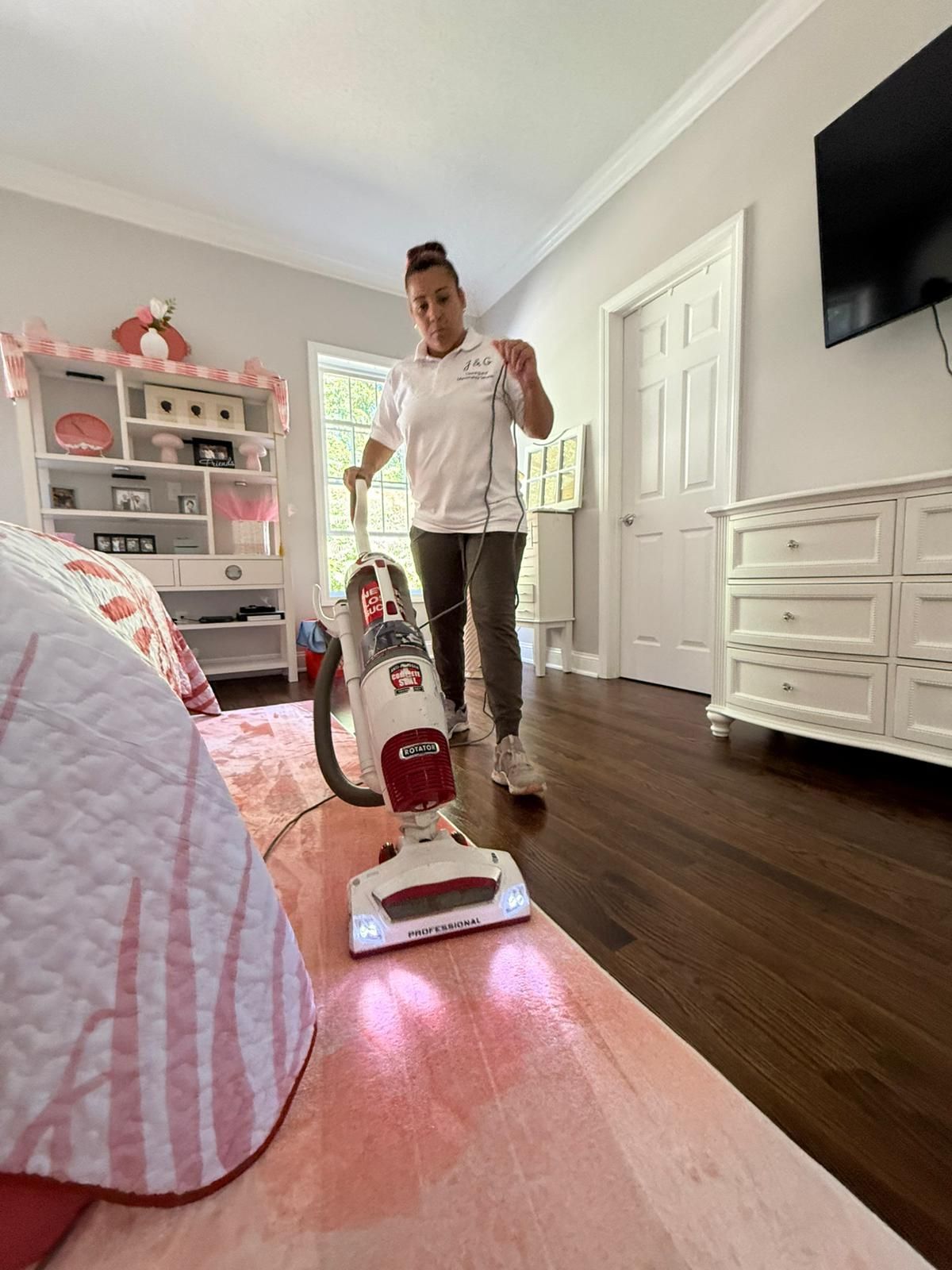 Bedroom deep cleaning service in Bristol Connecticut by J & G Cleaning Services