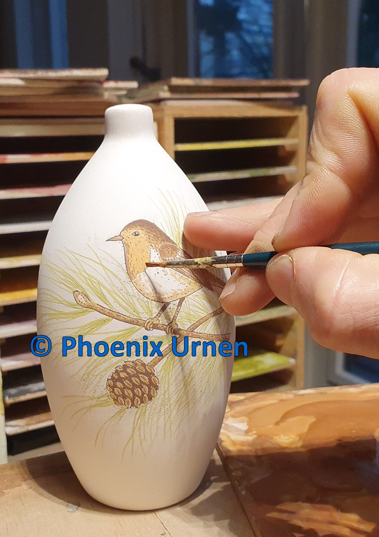 schilderproces urn Roodborstje op dennentak