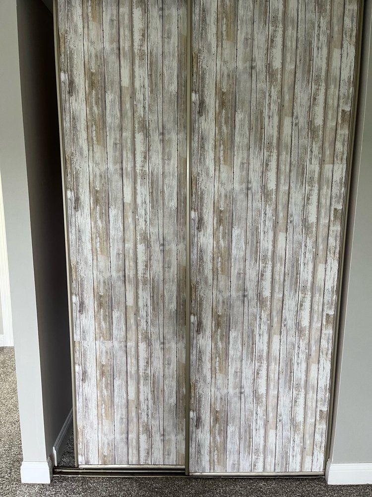 A closet door with a wooden pattern on it.