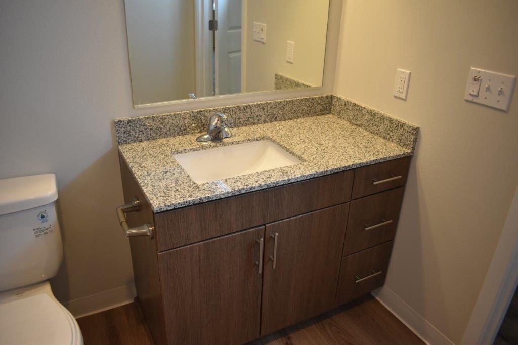 Cedar Ridge Apartments bathroom