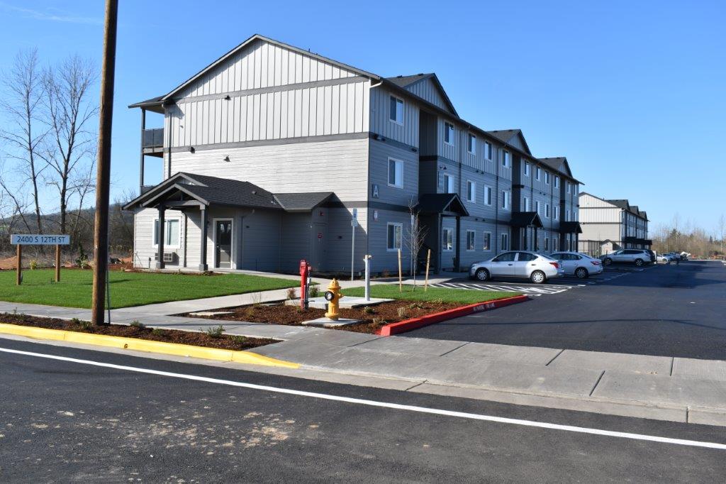 cedar ridge apartments exterior