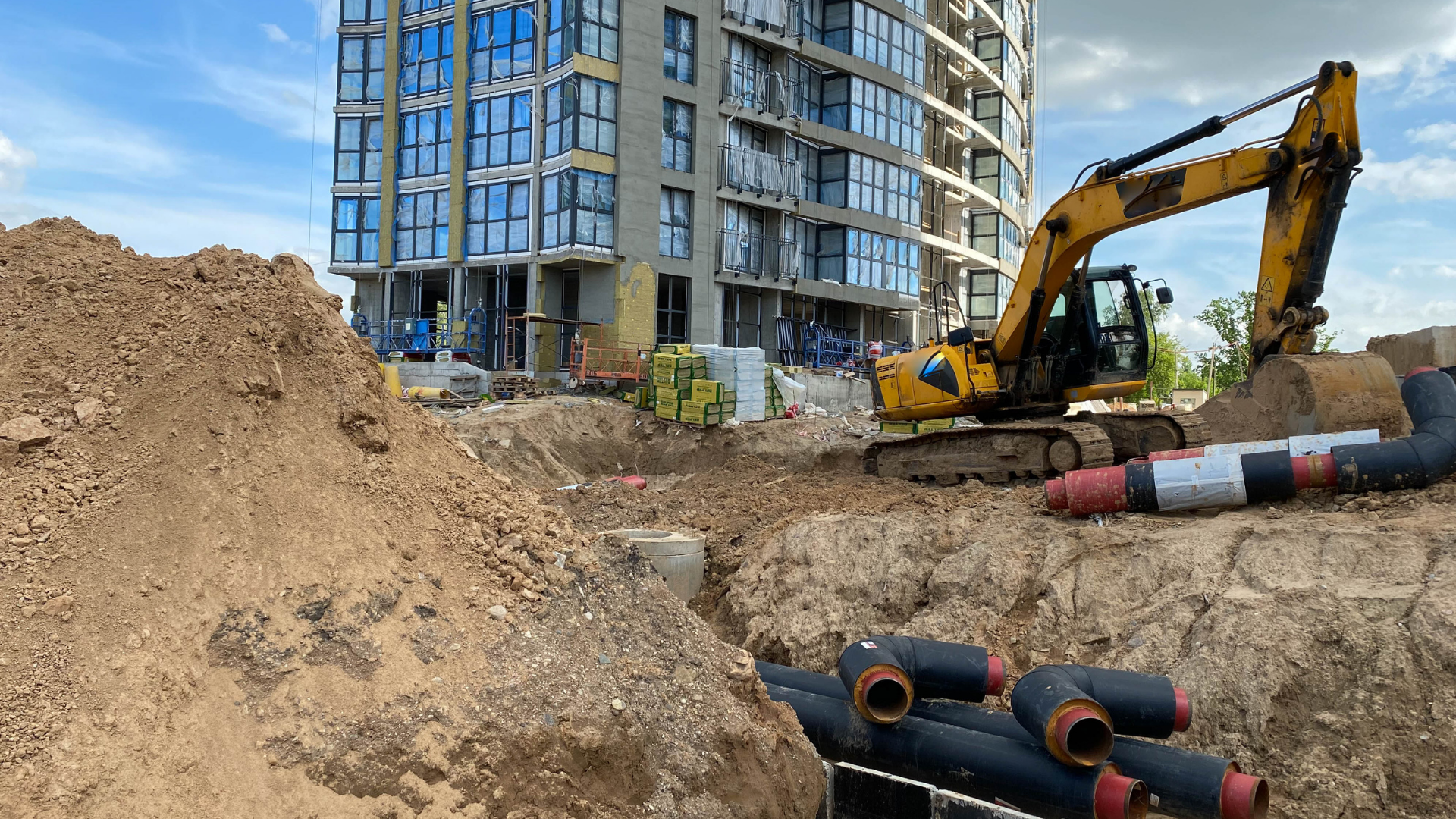 An aerial view of a dump truck being loaded with rocks in a quarry.