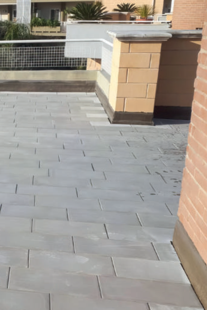 posa pavimento con pannello isolante