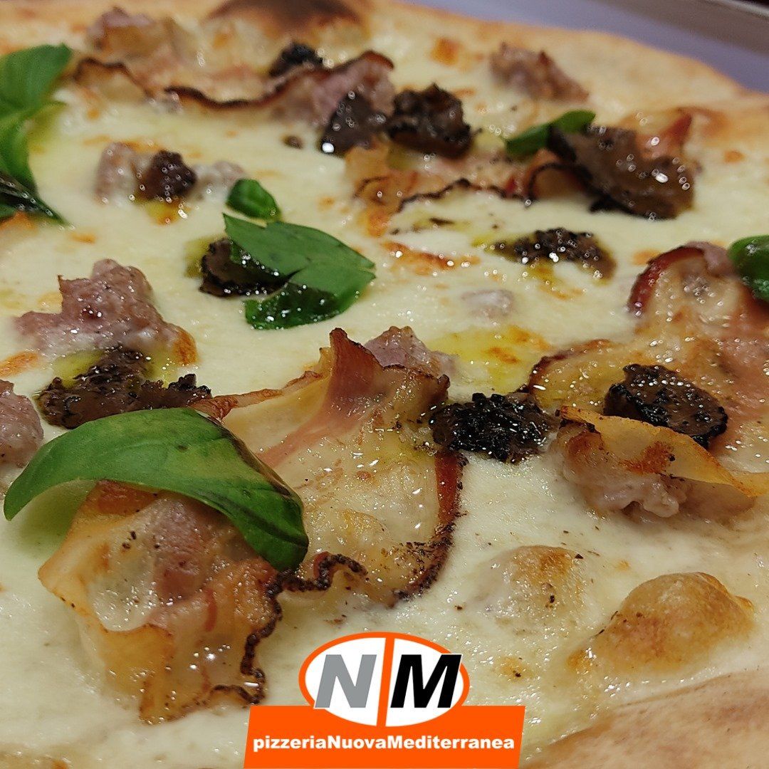 Pizza with pancetta