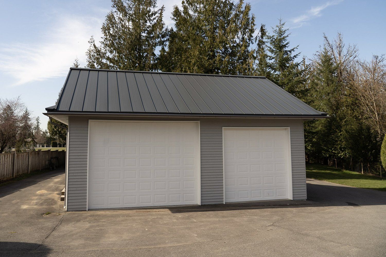 Langley Bc Deep Charcoal Interlock Standing Seam Metal Roof