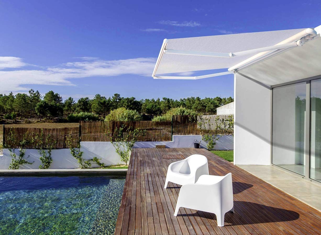 tenda da sole a righe gialle