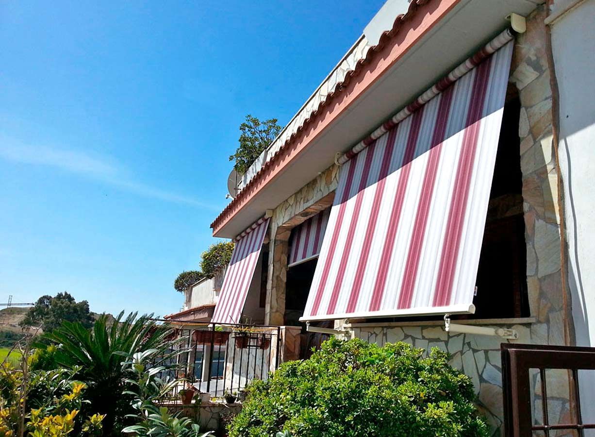 tenda da esterno avvolgibile chiusa
