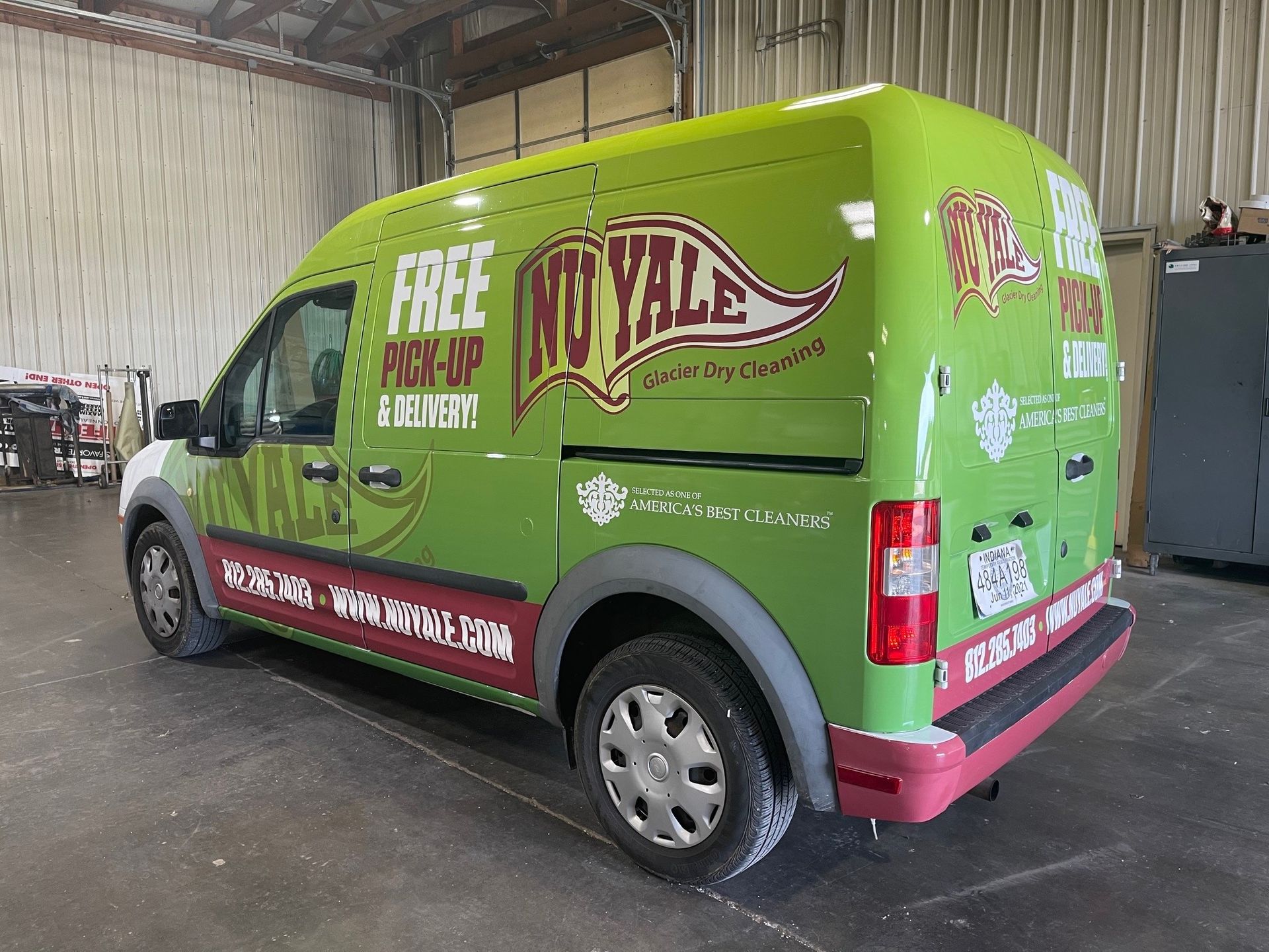 A green van with the word no yale on it