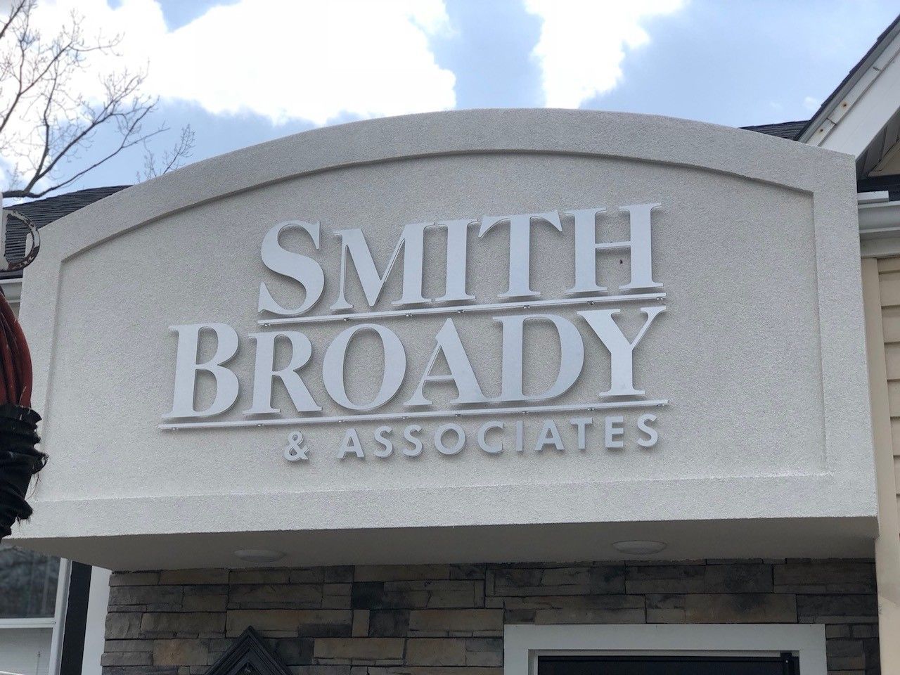 A sign for smith broady & associates is on the side of a building