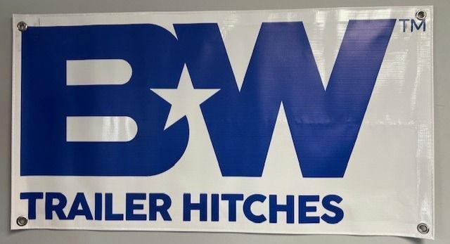 A sign that says bw trailer hitches on it