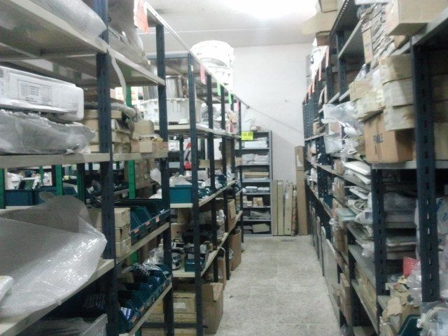 Magazzino con ricambi