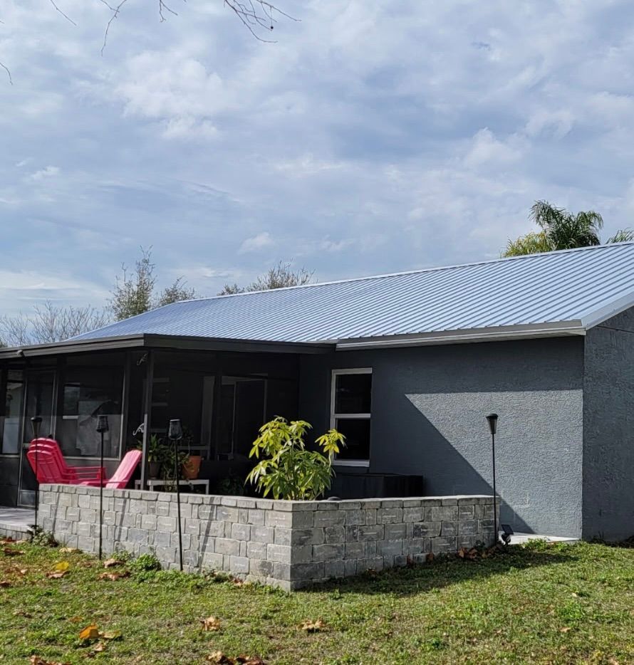 Comparison of metal and shingle roofs on Central Florida homes