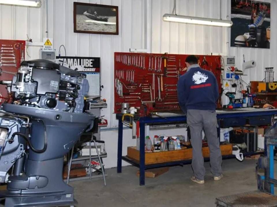 officina per motori fuoribordo Roma
