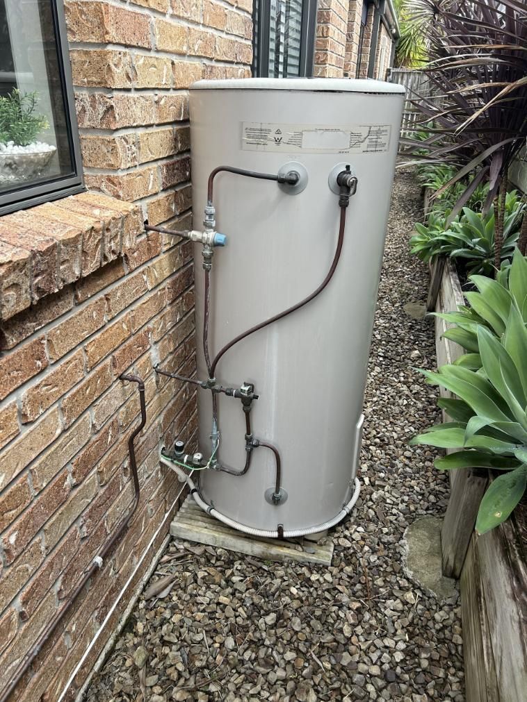 Light-colored Outdoor Hot Water Cylinder — No. 2 Plumbing In Kenmore, QLD