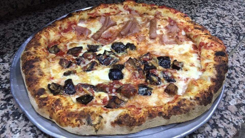 pizza con melanzane fritte e prosciutto