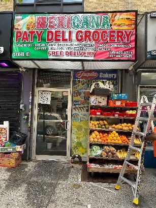A grocery store with a sign that says `` paty deli grocery '' on it.