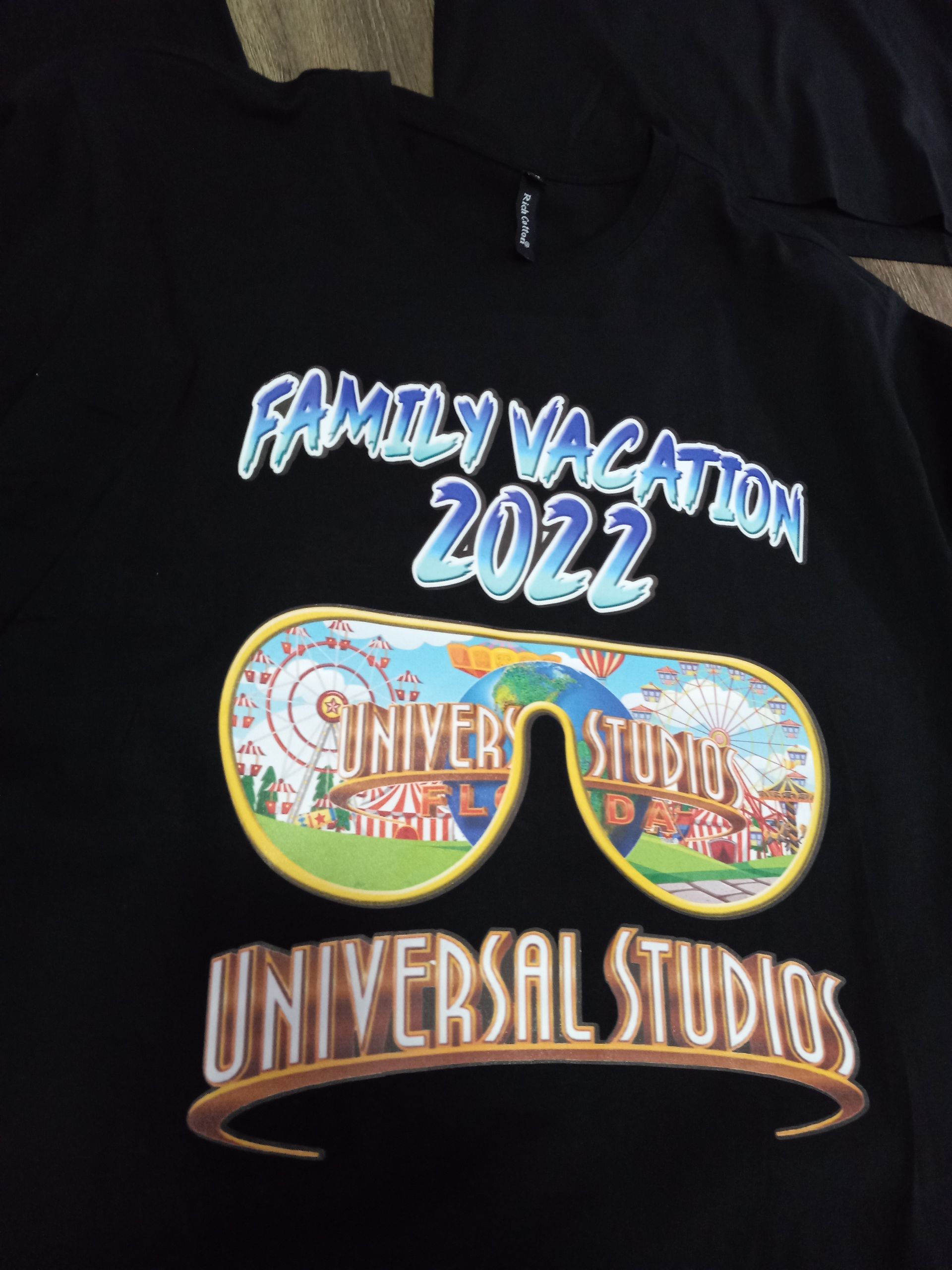 A black shirt that says family vacation 2022 on it