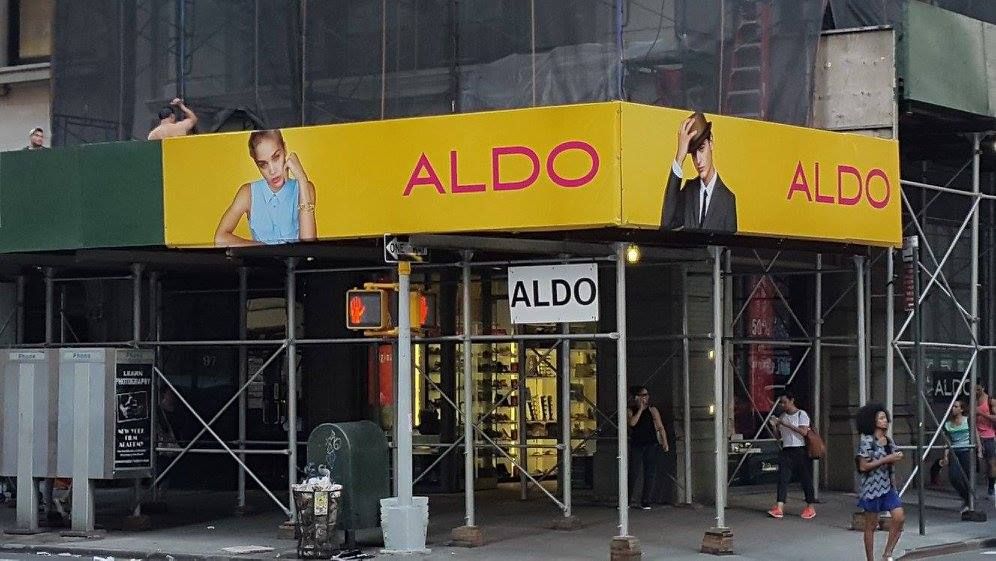 A yellow sign that says aldo on it
