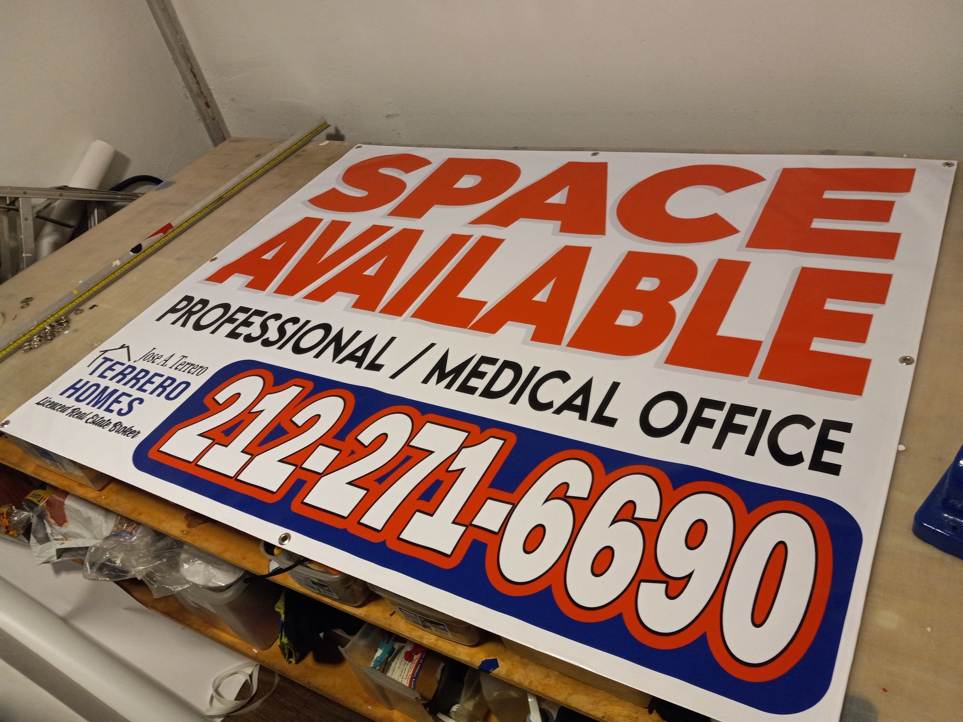 A sign that says space available on it