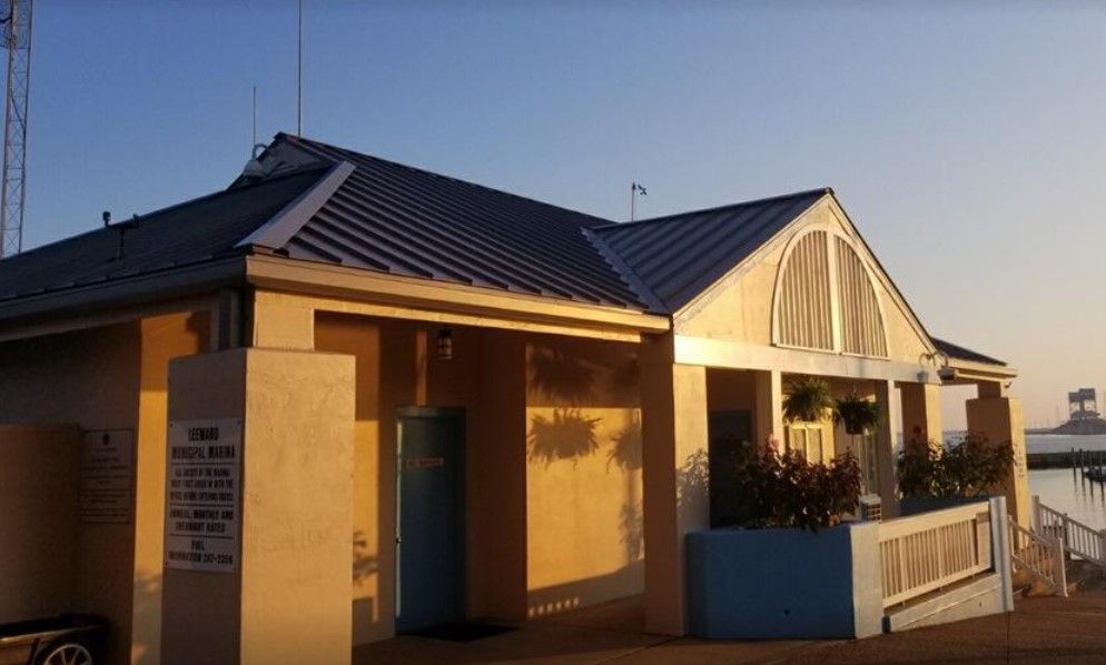 A building with a roof that has a sign on it