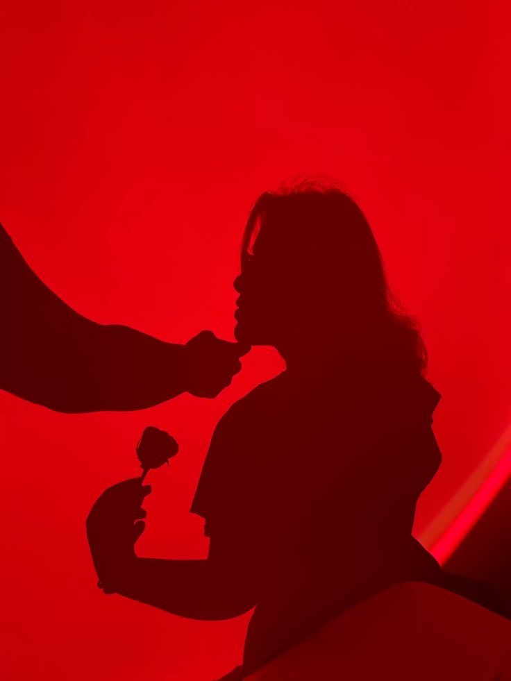 Era quinta-feira quando ele me enviou uma mensagem dizendo “estou louco por você”. Só pelas mensagen