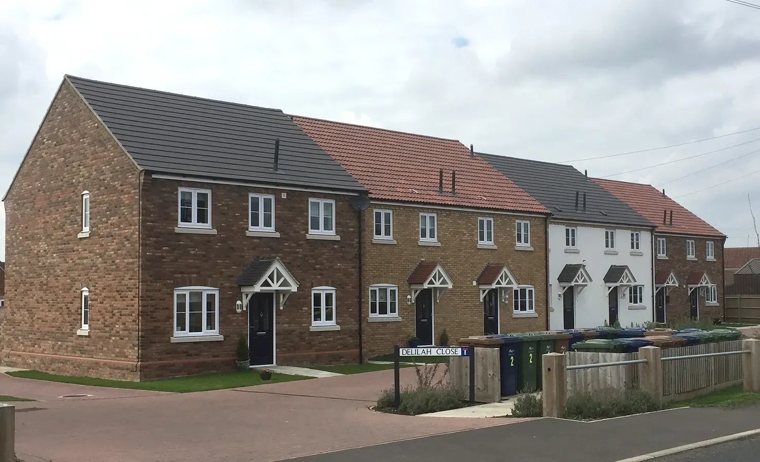 A row of houses are lined up next to each other in a residential area.