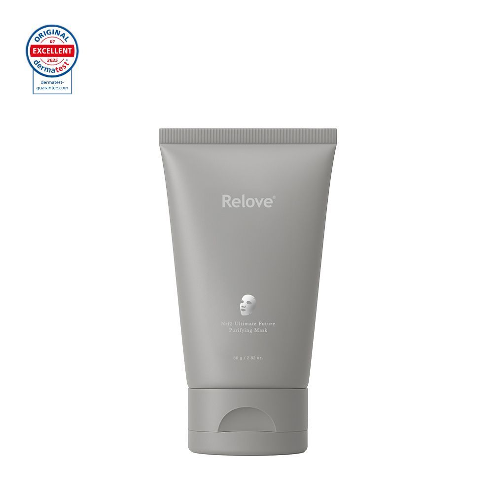 白色管狀護膚品“Relove”，帶有品牌標誌和文字。