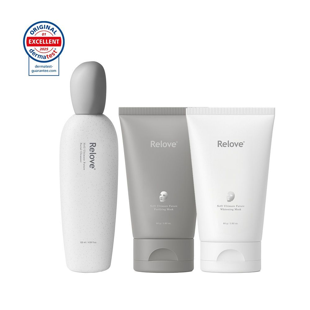 一套三件護膚品：一個白色瓶子和兩個灰色和白色的軟管。