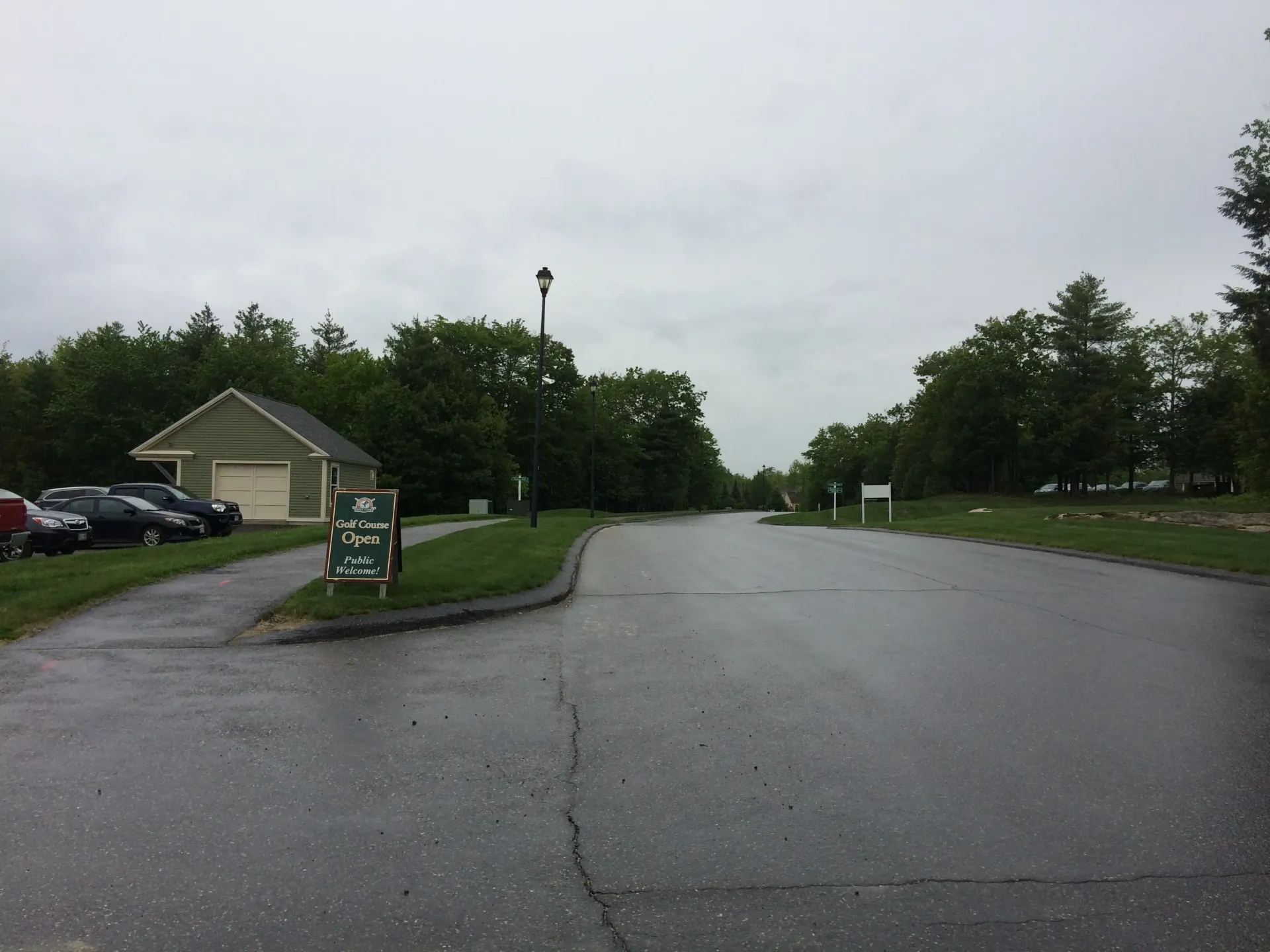 A parking lot with cars parked on the side of the road