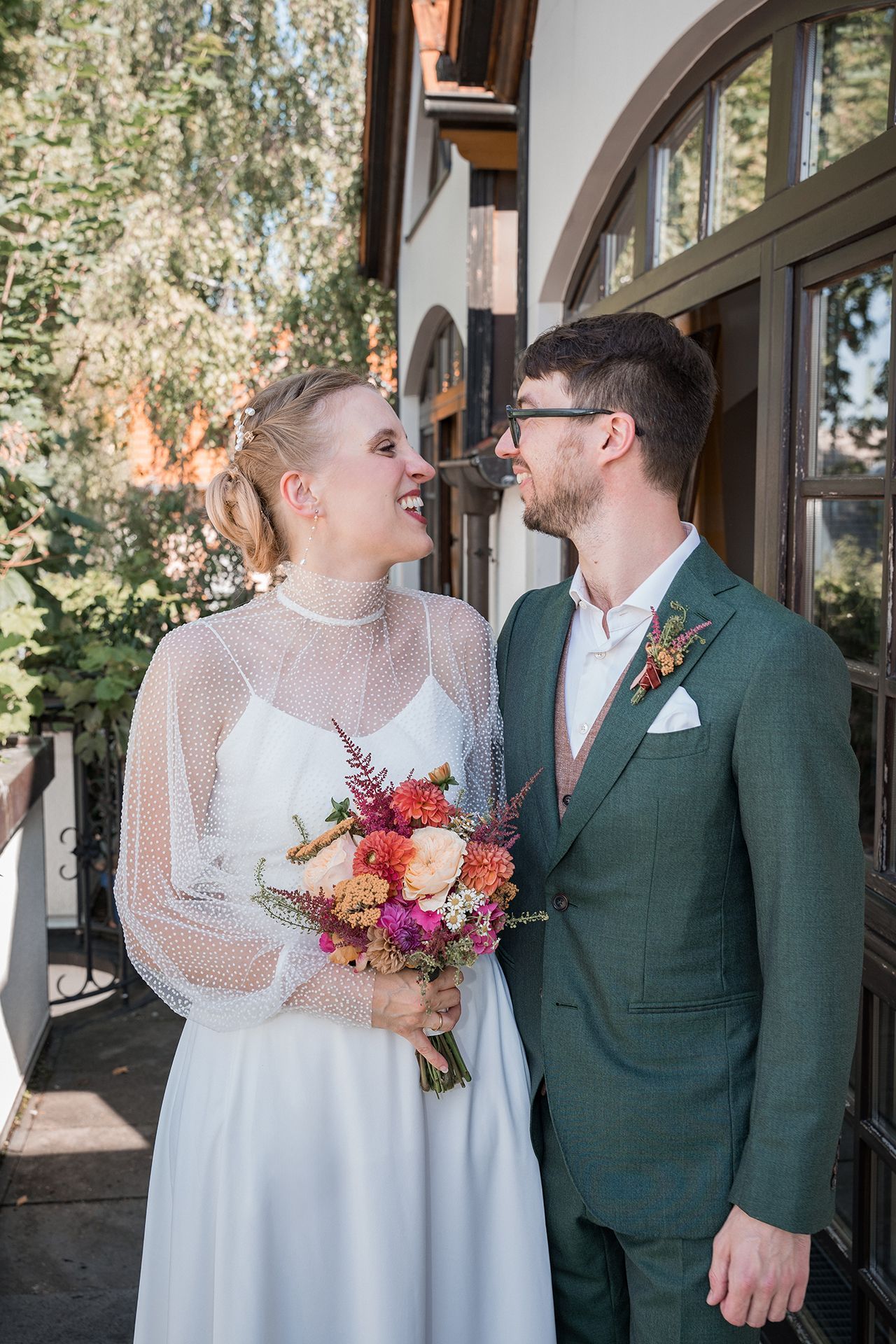 Hochzeitsfotograf Mainz, Brautpaar beim First Look für emotionale Hochzeitsfotos