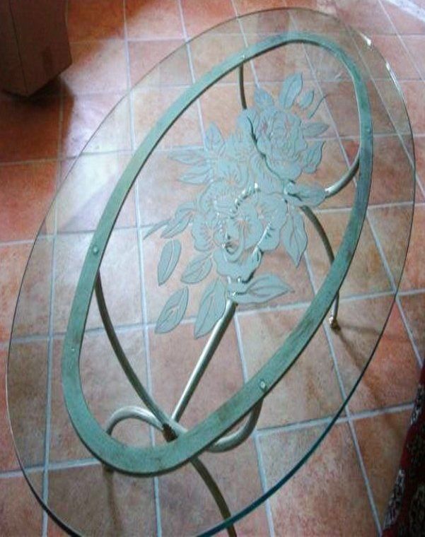 tavolo con piano in vetro sabbiato