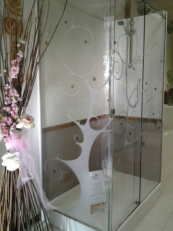 box doccia in vetro temperato con decorazioni sabbiate