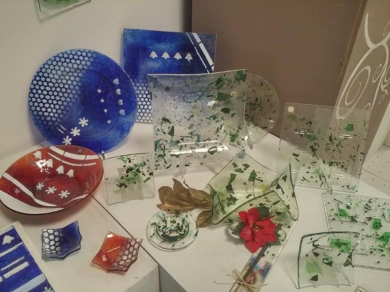 piatti, ciotole e svuota tasche in vetro decorato