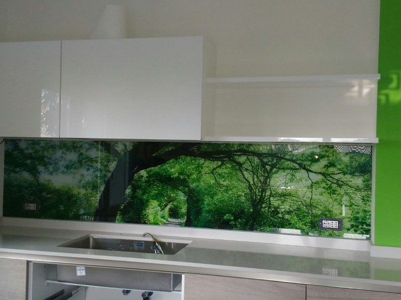 paraschizzi in vetro con stampa digitale