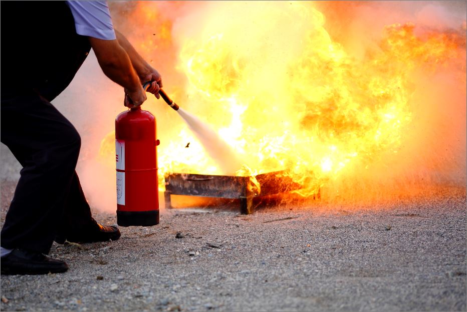 how-to-correctly-use-a-fire-extinguisher