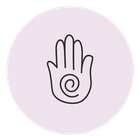 Contorno de una mano con una espiral en la palma, sobre un círculo lavanda.