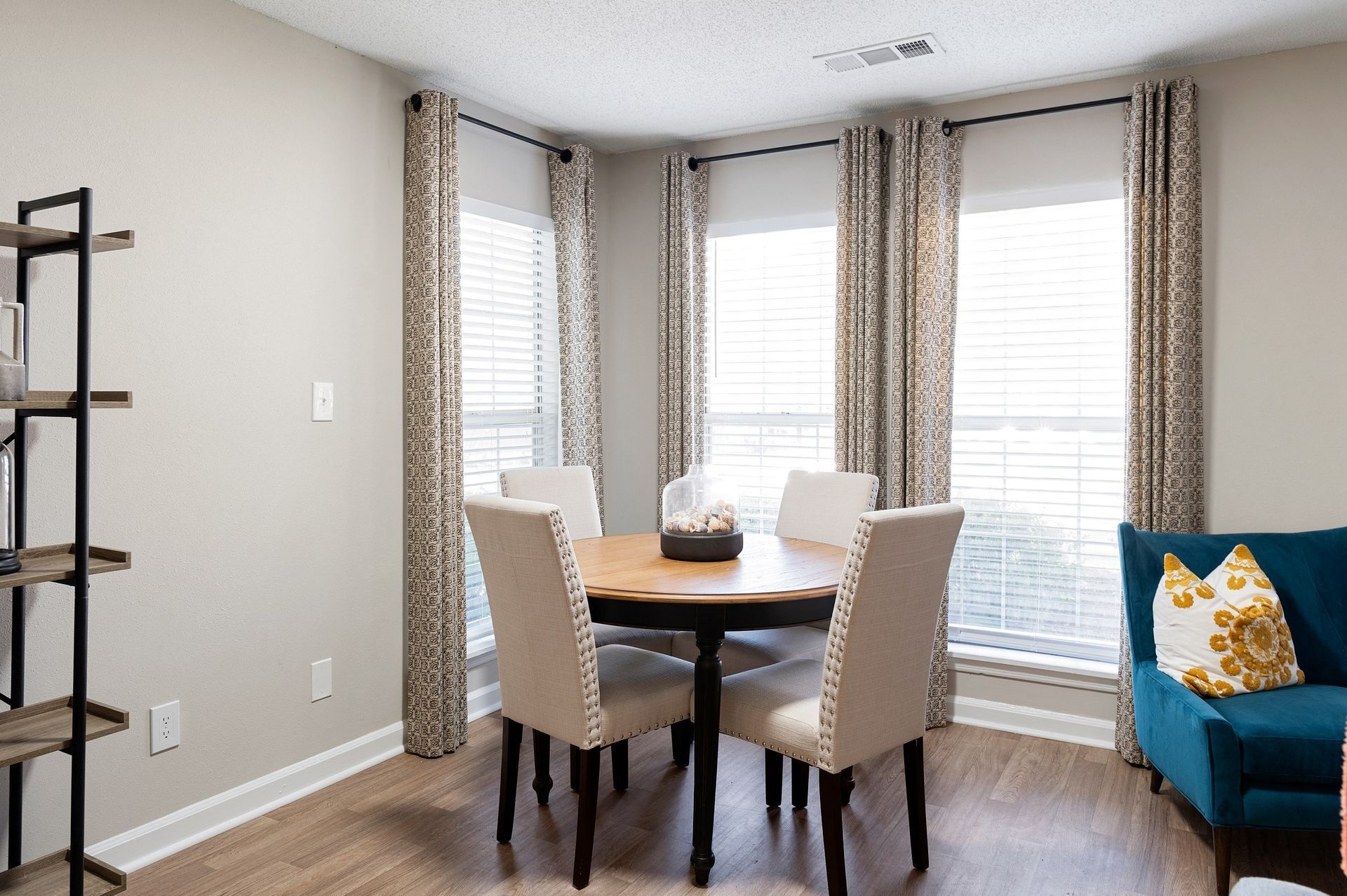 Apartment with dining area in Coweta County