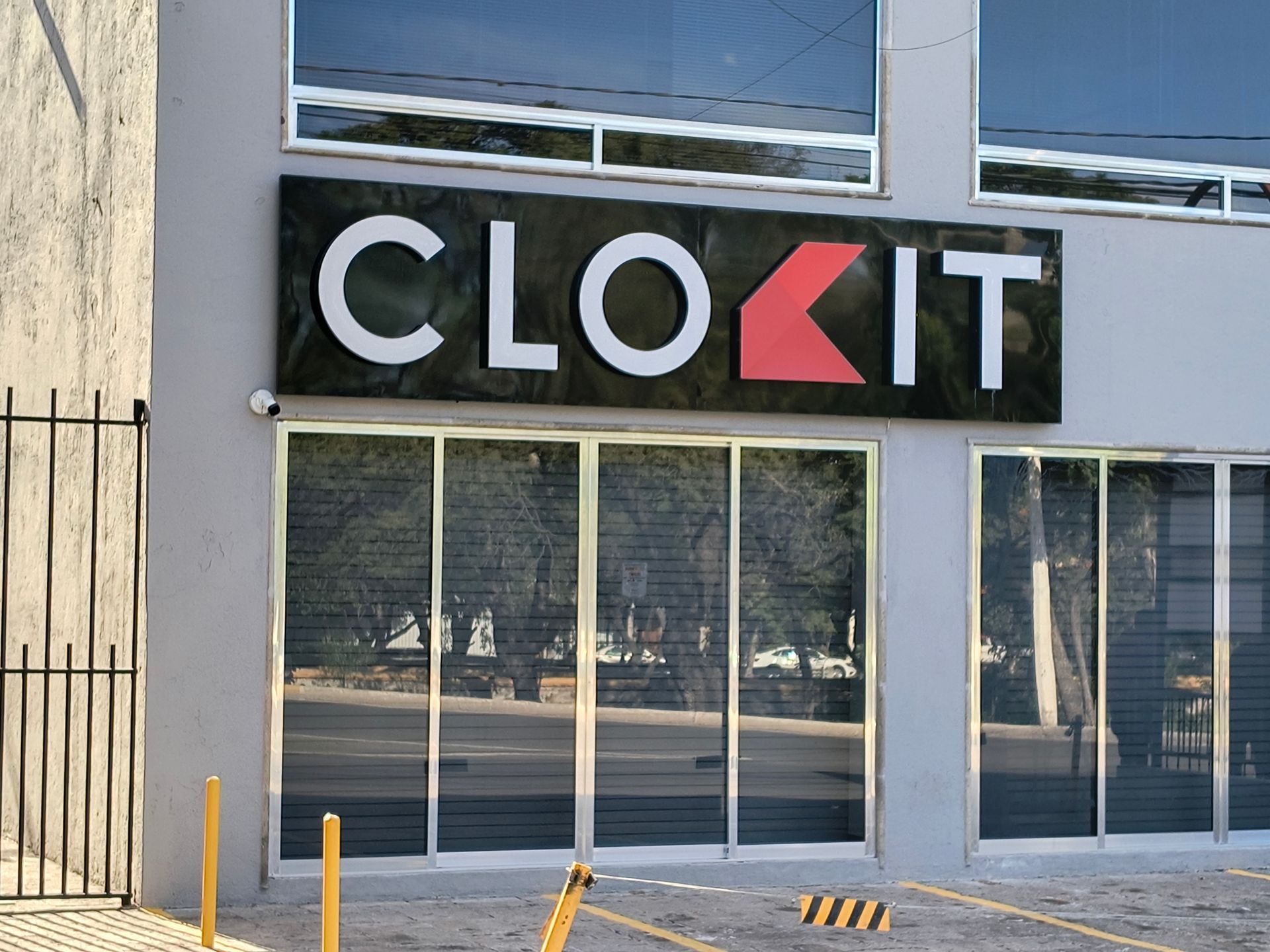 Aerographics - CLOKIT