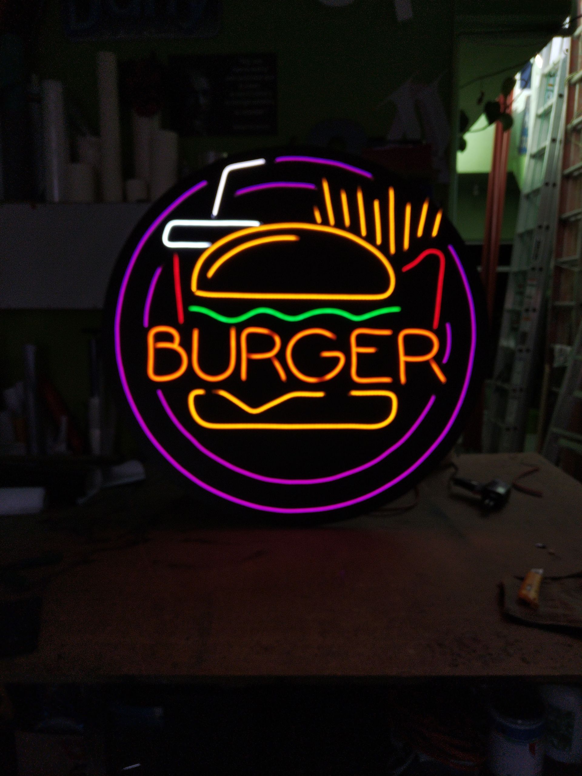 AEROGRAPHICS -LUZ NEÓN Y ANUNCIOS LUMINOSOSLUZ NEÓN Y ANUNCIOS LUMINOSOS