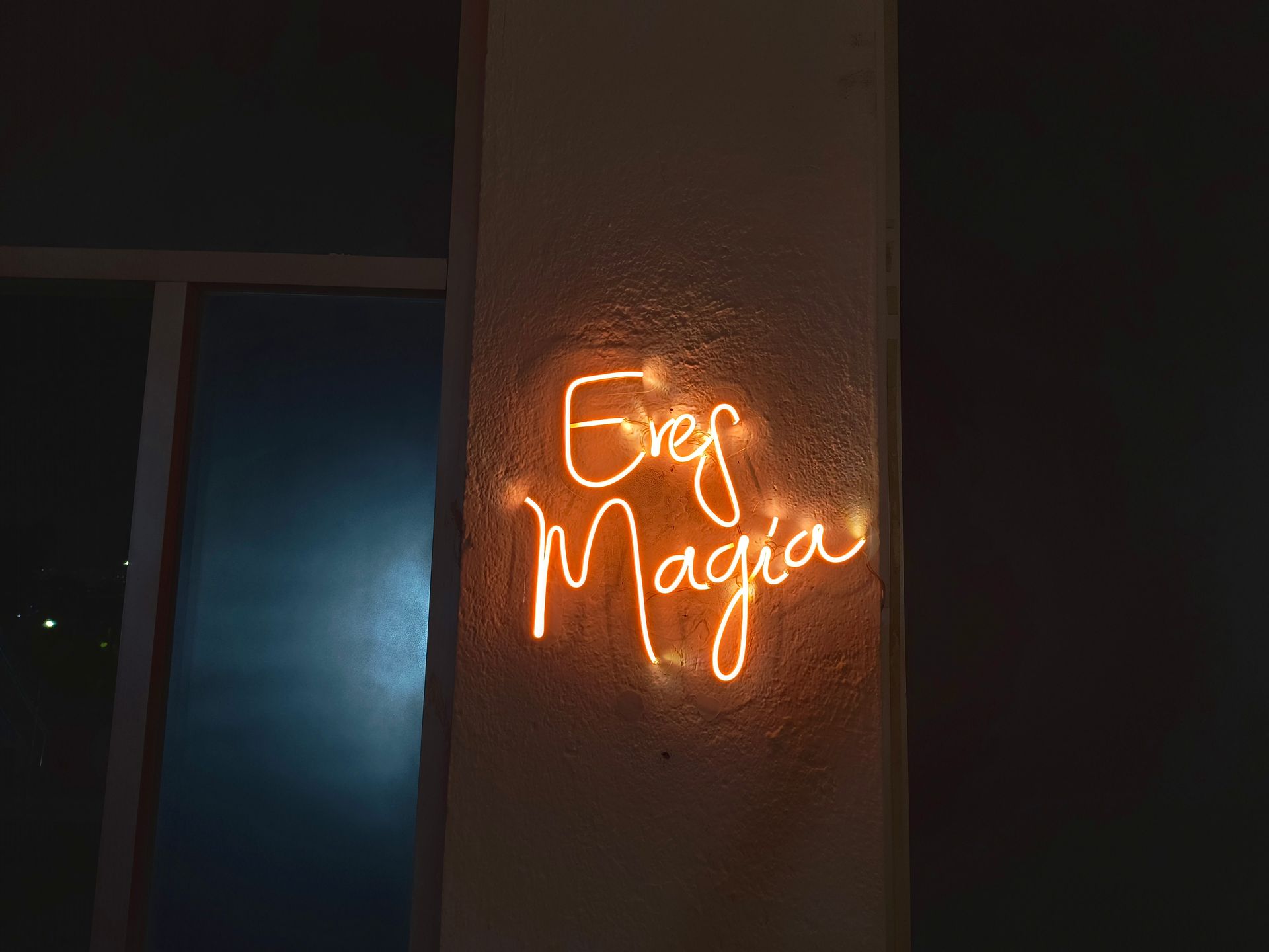 AEROGRAPHICS -LUZ NEÓN Y ANUNCIOS LUMINOSOSLUZ NEÓN Y ANUNCIOS LUMINOSOS