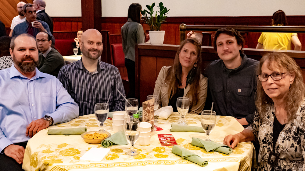 A group of people are sitting at a table in a restaurant.