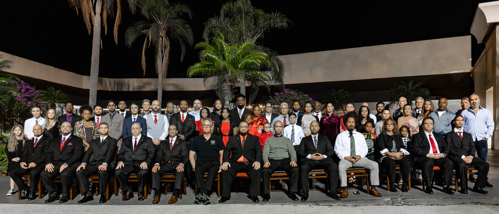 A large group of people are posing for a picture in front of a building.