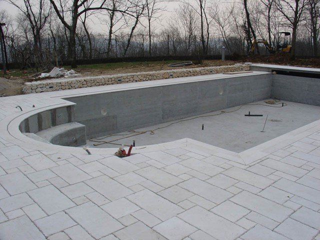 Progettazione e costruzione di piscine in cemento