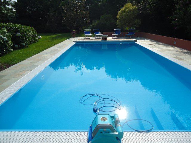 Piscina con impianto di filtrazione