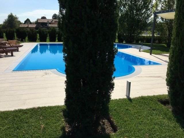 Piscine interrate con bordo sfioratore