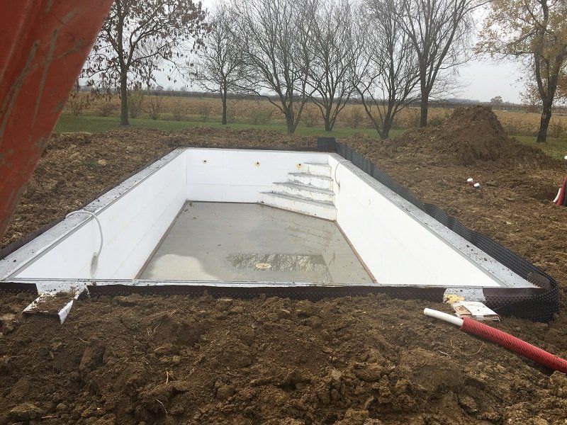 piscina con doppia parete in calcestruzzo